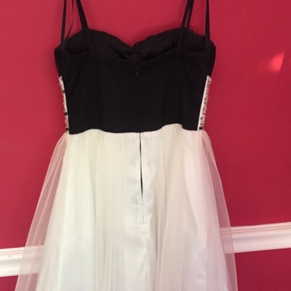 Size 3/4 B Darlin Short Dress worn once. Great for Homecoming - Picture 2 of 8
